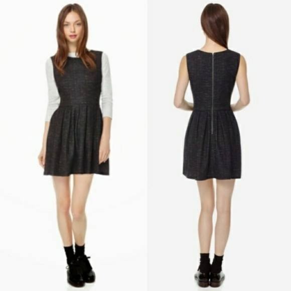 Aritzia Talula Waldorf Sleeveless Pleated Dress - Picture 1 of 5